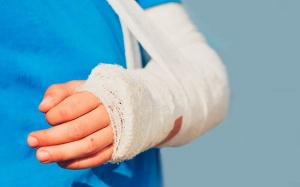 Ăn uống thế nào để xương gãy mau lành?