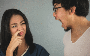 Nguyên nhân nào khiến bạn bị hôi miệng và có vị kim loại trong miệng? 