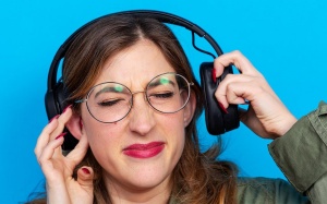 Video: Sử dụng tai nghe không đúng cách gây ra những hậu quả gì