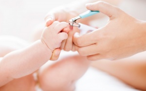 Video: Cắt móng tay, móng chân cho bé như thế nào?