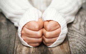 Tay chân lạnh giá có phải do thiếu hụt dinh dưỡng?