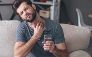 Video: Tại sao bạn nên súc miệng nước muối mỗi ngày?