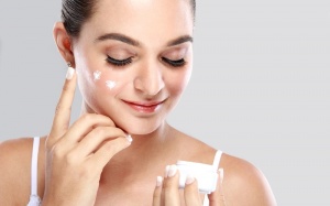 Video: 5 mẹo phòng ngừa và giảm nếp nhăn tự nhiên