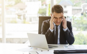 Tại sao bạn hay bị đau đầu vào buổi chiều?