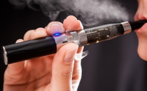 Hút thuốc lá điện tử làm tăng nguy cơ mắc bệnh phổi mạn tính