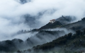 Thời tiết ngày 24/12: Bắc Bộ ấm dần lên, biển Đông sắp đón bão