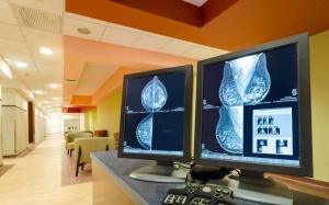 Thận trọng khi bổ sung sắt và một số chất khác trong hóa trị ung thư vú