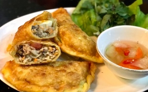 Bánh gối nóng giòn, thơm cả chiều Đông