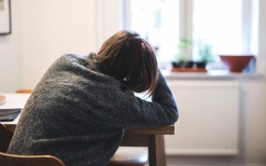 Chênh lệch nhiệt độ làm tim đập nhanh, đột quỵ phải làm sao?