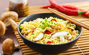 Mắc đái tháo đường có ăn được mì tôm không?