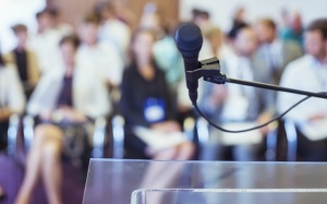 Tim đập nhanh, lo lắng, căng thẳng trước đám đông phải làm sao?