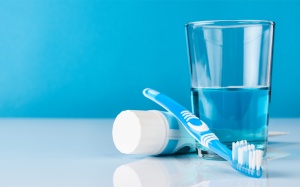 Trẻ 9 tuổi có nên dùng nước súc miệng?