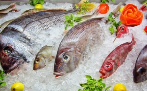 Cách kiểm tra độ tươi của cá khi mua cá đông lạnh