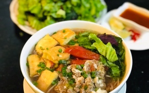 Giải nhiệt cuối tuần với bún riêu đậu chua thanh nhẹ dịu