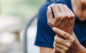 Đái tháo đường gây đau khớp, làm sao để khắc phục?