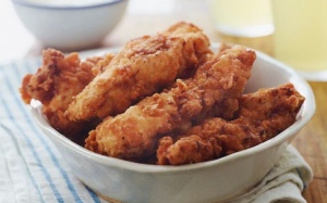 Làm thịt gà chiên giòn sốt mù tạt mật ong cho lũ trẻ