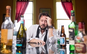 Làm thế nào để giảm cảm giác khó chịu, nôn nao sau 'một đêm say'?