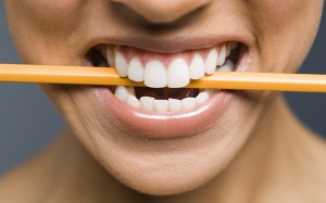 Căng thẳng, stress ảnh hưởng đến sức khỏe răng miệng như thế nào?