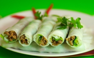 Tối nay ăn gì: Phở cuốn thanh mát cho ngày bớt hanh hao
