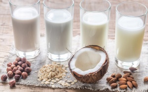 Nên chọn loại sữa nào: Sữa yến mạch hay sữa hạnh nhân?