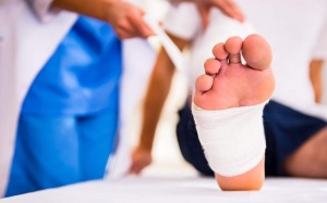 Đái tháo đường: Chăm sóc vết thương thế nào để mau lành, ngăn biến chứng?