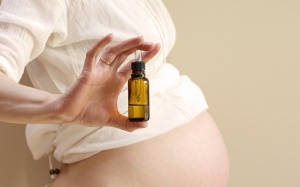 Cách dùng tinh dầu an toàn, hiệu quả cho phụ nữ mang thai