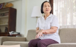 Rối loạn vận động chậm: Triệu chứng, nguyên nhân và cách điều trị