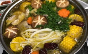 Tối nay ăn gì: Lẩu gà ngải cứu tăng cường sức đề kháng