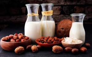 Người ăn Keto có được uống sữa hạnh nhân không?