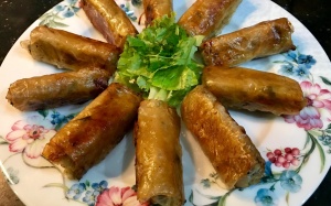 Tối nay ăn gì: Mẹ đảm làm nem tôm đổi bữa cuối tuần