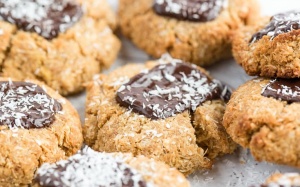 Bánh quy dừa socola thơm ngon, giòn tan đến chiếc cuối cùng