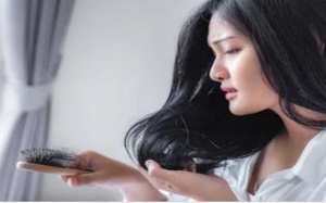 5 sai lầm thường ngày khiến mái tóc yếu và gãy rụng