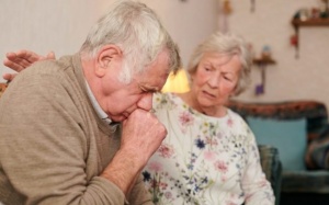 Viêm họng mạn tính, hay khô miệng đi khám ở đâu?