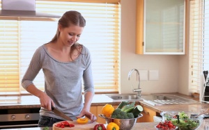 Tối nay ăn gì: Mẹ đảm bày biện như nhà hàng cho con thêm ngon miệng