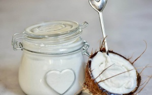 Tự làm sữa chua dừa siêu đơn giản chỉ với 2 nguyên liệu