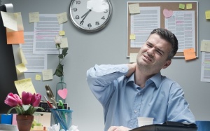 5 động tác yoga đơn giản giúp giảm đau cổ khi làm việc tại nhà