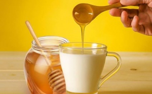 Uống mật ong pha sữa có lợi hay hại, có tốt cho trẻ nhỏ không?