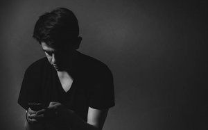 Biểu hiện co giật cơ mặt sau khi dùng chất kích thích là bị làm sao?