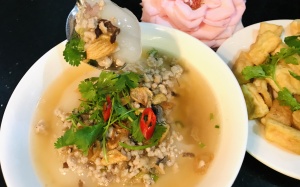 Tối nay ăn gì: Đổi vị với bánh đúc nóng