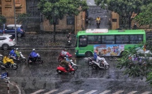Dự báo thời tiết đêm 23/4 và ngày 24/4: Bắc Bộ trời mưa rét, cảnh báo lốc sét, gió giật mạnh