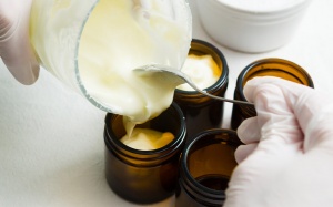 Tự làm kem chống nắng tự nhiên an toàn tại nhà, da dầu cũng dùng được