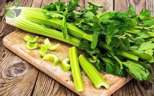 Bạn có biết 3 cách giúp giảm táo bón với rau cần tây này?