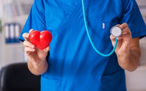 Hở van tim nặng lên 3/4 bổ sung thêm gì để không hở nặng thêm?