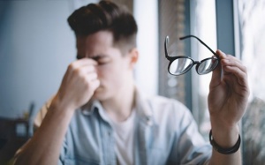 Mới bị đái tháo đường mà mắt mờ, có phải đã biến chứng không?