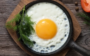 Vì sao ăn trứng giúp giảm cân?