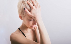 Ăn uống thế nào để khắc phục tình trạng đau đầu thường xuyên?