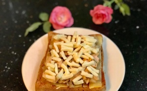 Tối nay ăn gì: Mẹ con cùng làm pizza cá hồi từ sandwich