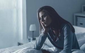 9 nguyên nhân khiến bạn hay bị thức giấc giữa đêm, khó ngủ lại
