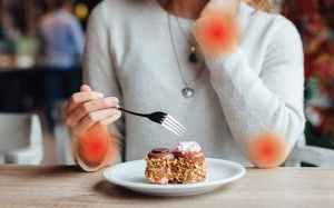 7 loại thực phẩm có thể kích hoạt cơn đau do viêm khớp