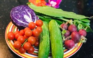 Tối nay ăn gì: Học cách làm 5 loại salad giải nhiệt mùa Hè